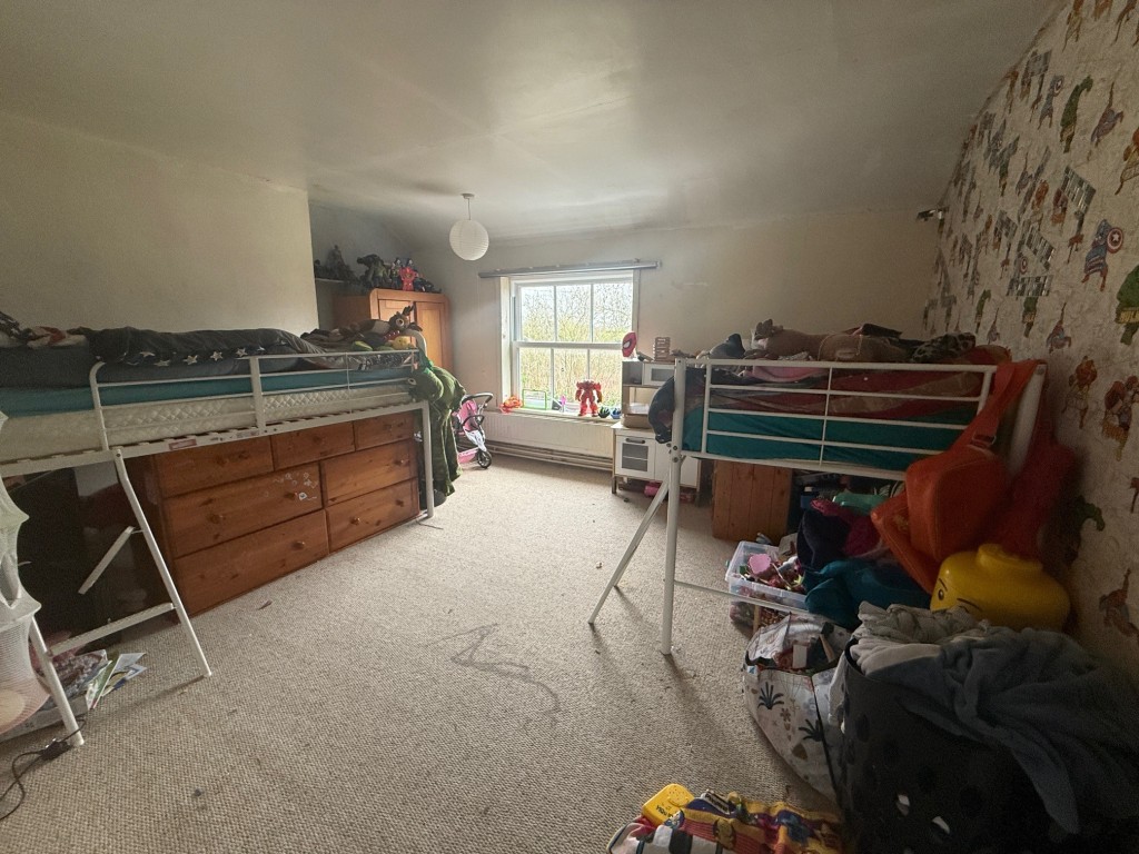 Lot: 86 - HOUSE FOR REPAIR AND IMPROVEMENT - Bedroom four